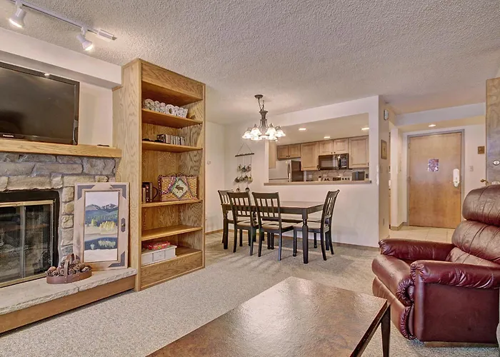 Apartment Vs643 Village Square *